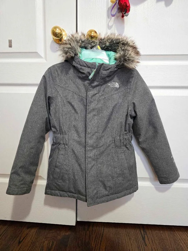 The North Face Girls Parka thumbnail
