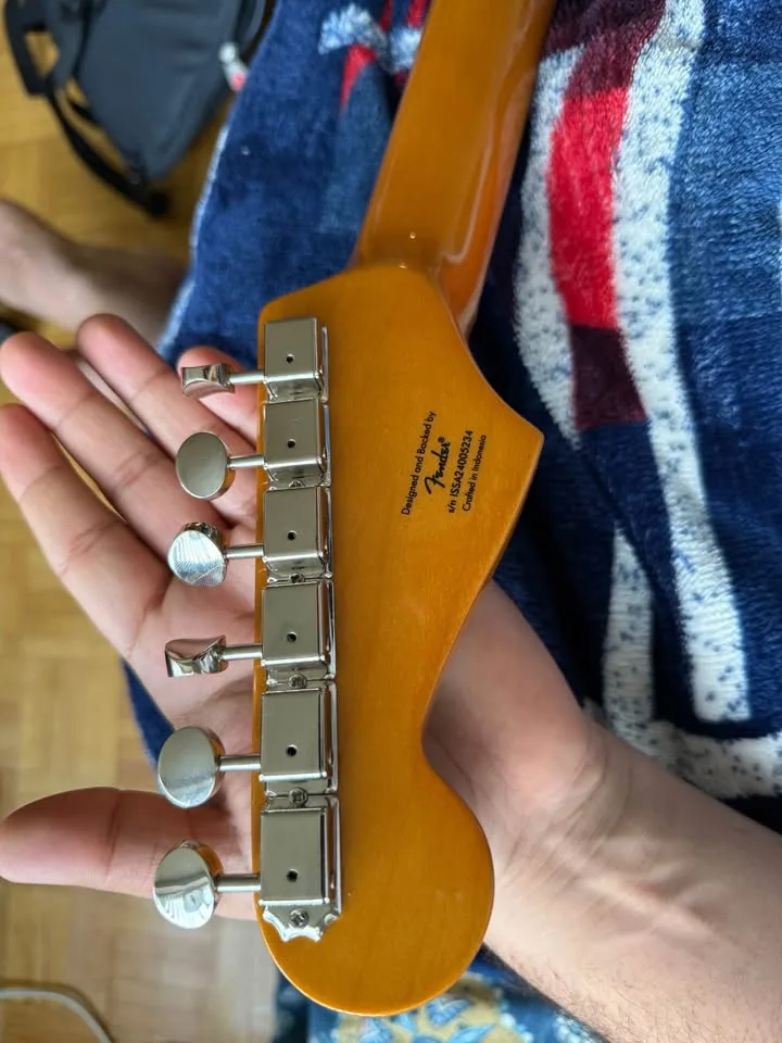 Fender Electric guitar with Marshall Amplifier image indicator(8)