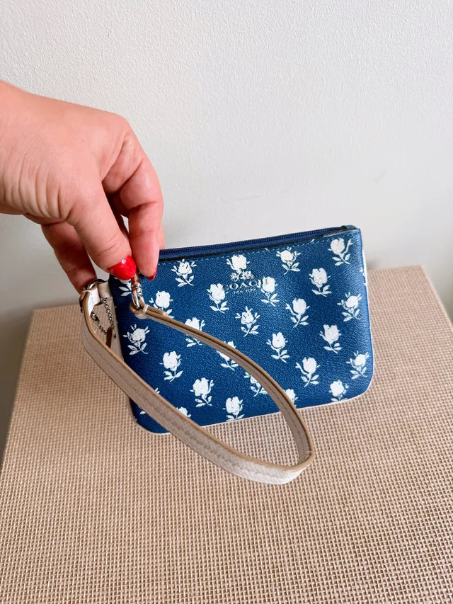 Mini Coach Blue & White Clutch image indicator(3)