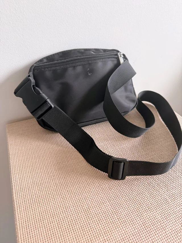 Black Crossbody image indicator(3)