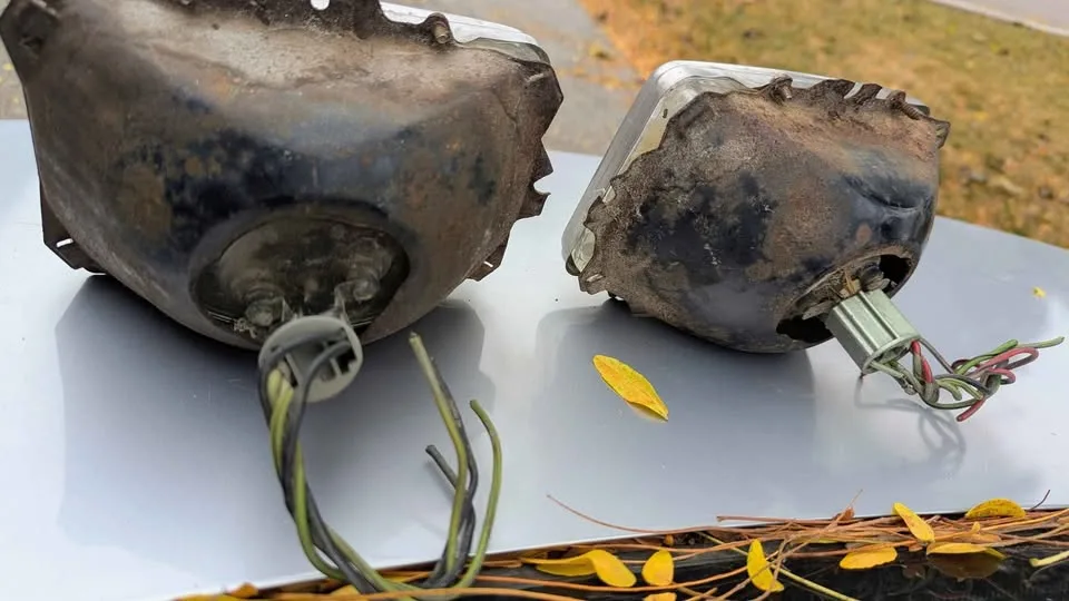 Vintage GE Sealed Beam Headlights (Pair) – 1A1 / 2A1 image indicator(3)