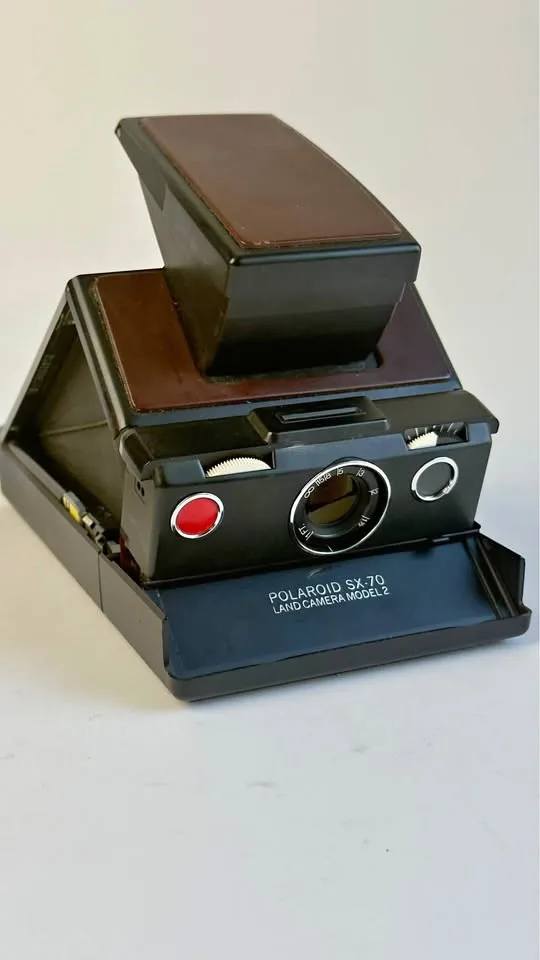 Polaroid SX-70 Analog Instant Camera w/ Leather Case thumbnail