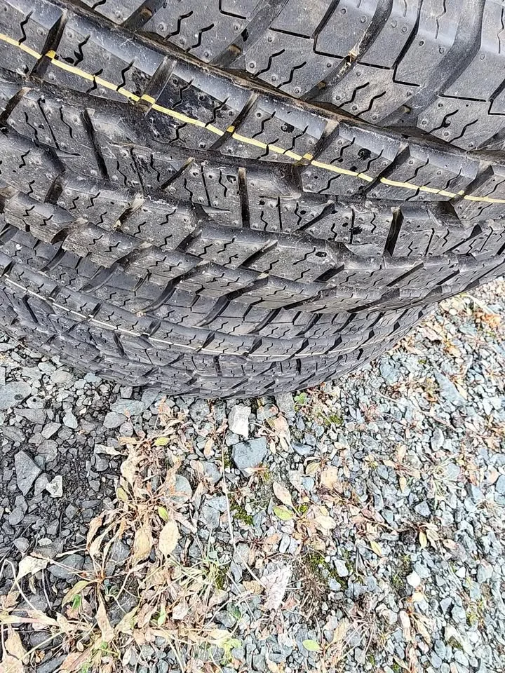 Maxxis Bravo set of 2 tires 245 75 r 17