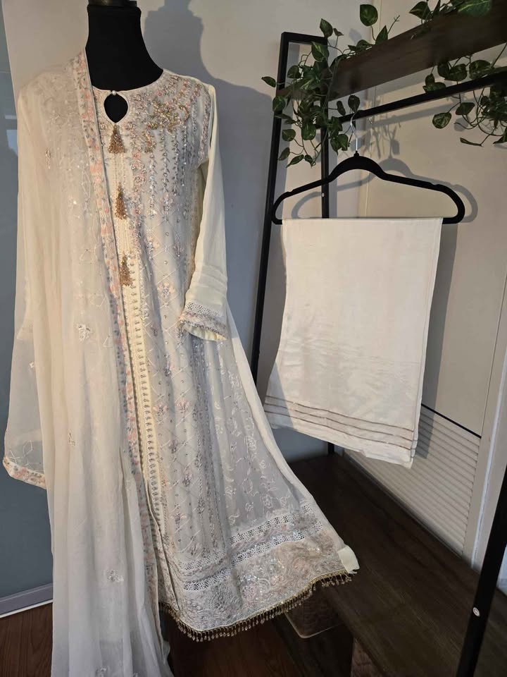 Pakistani Dresses Clearance Sale - photo 4
