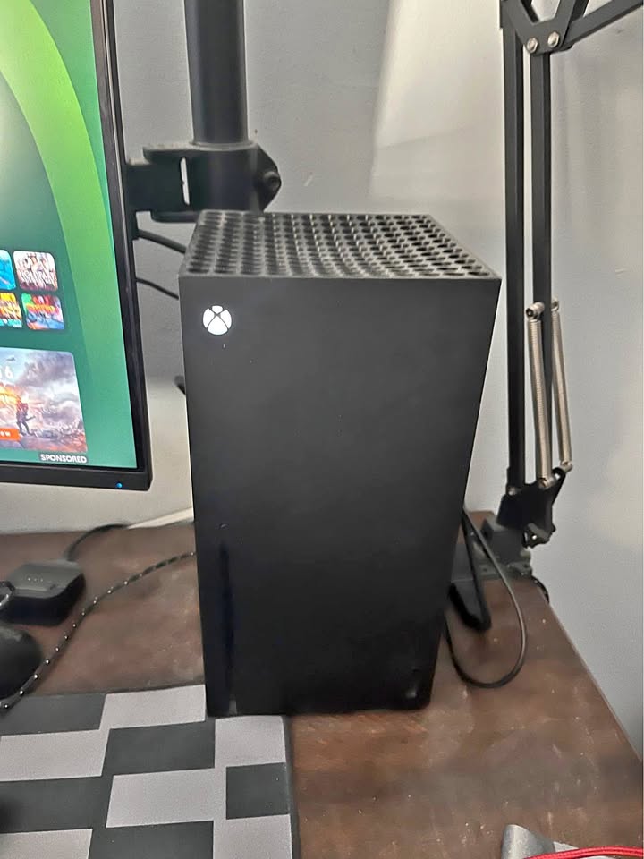 Xbox Series X 1TB With One Controller