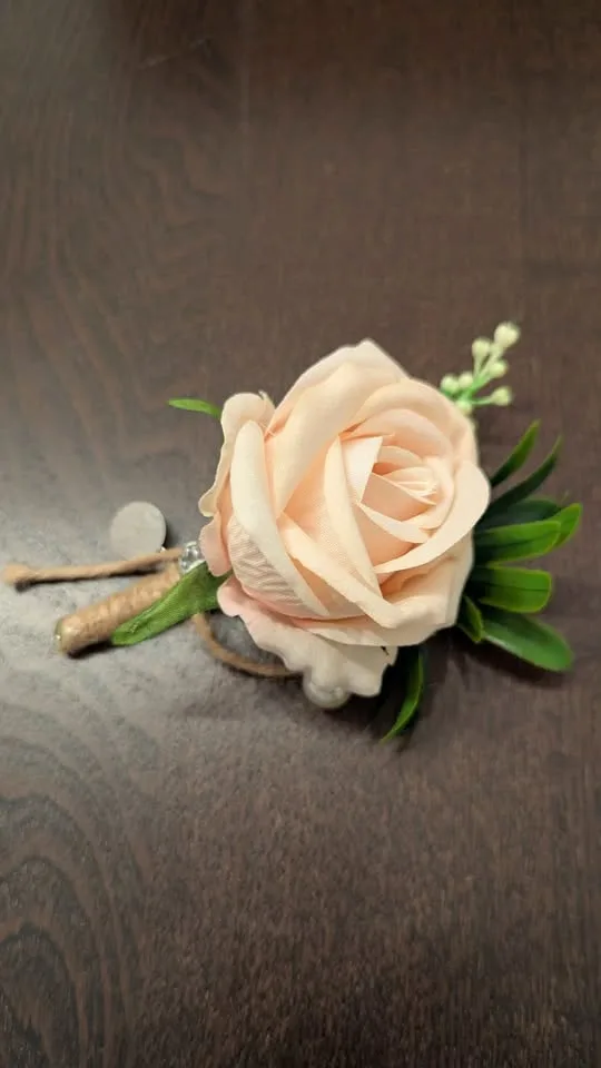 Corsage and Boutonnieres image indicator(2)