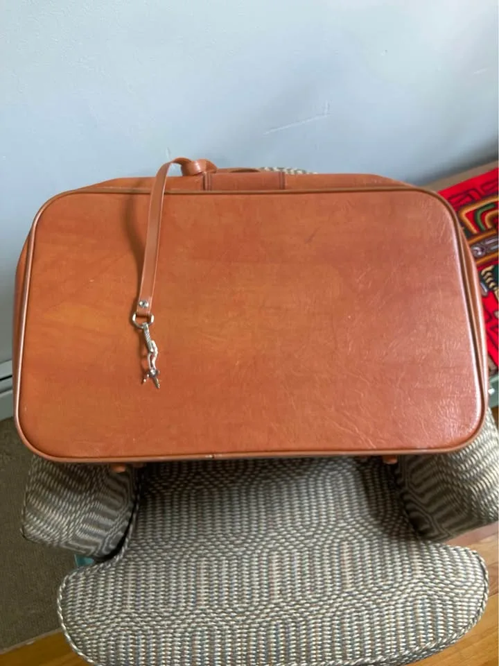Vintage Sears faux Leather Luggage Series 9000 image indicator(2)