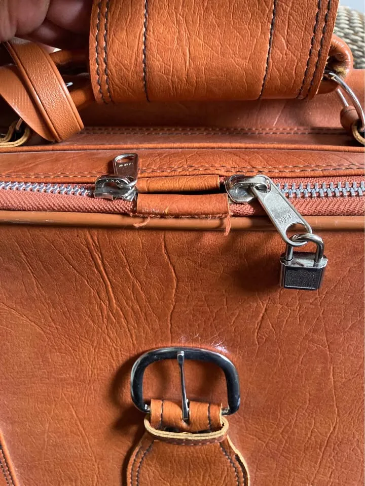 Vintage Sears faux Leather Luggage Series 9000 image indicator(5)