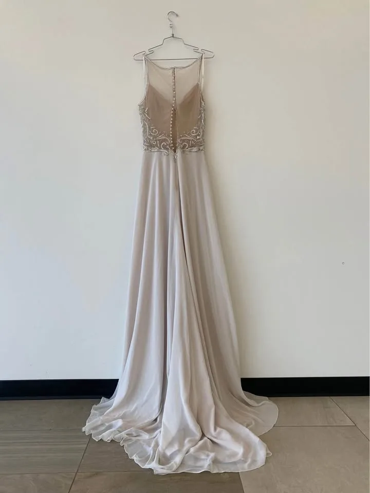 Wedding or graduation dress. image indicator(3)