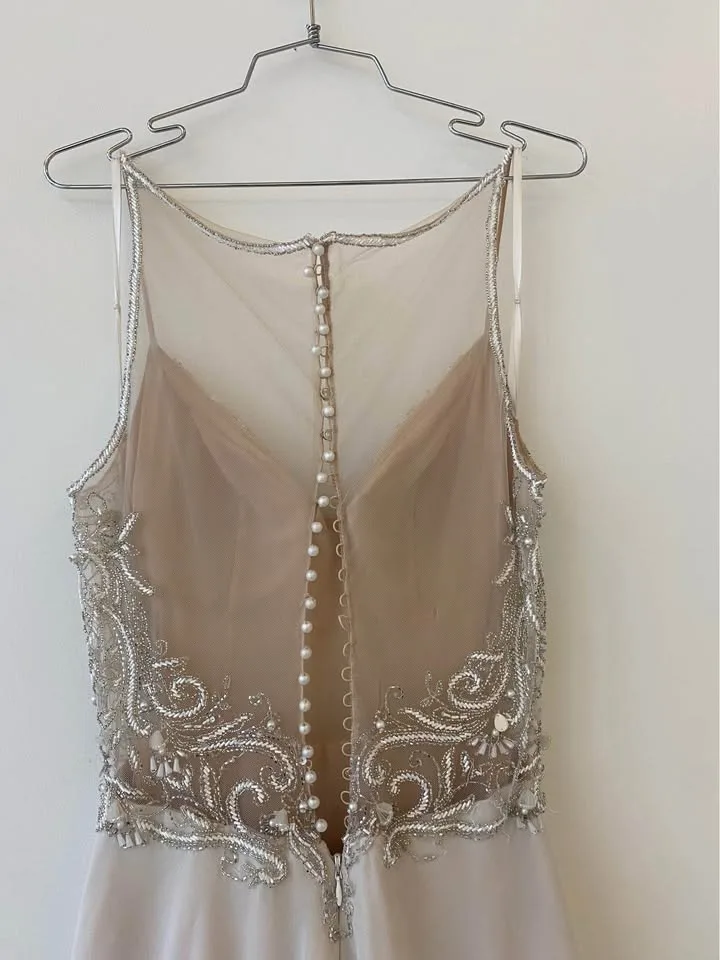 Wedding or graduation dress. image indicator(4)