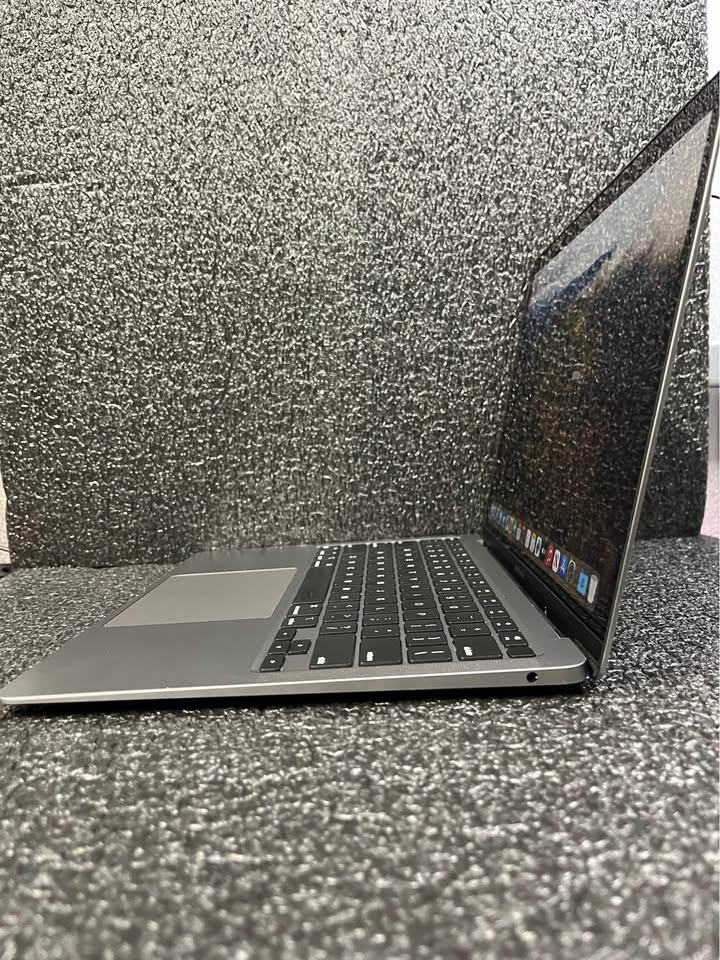 M1 MacBook Air 13” Excellent working condition - photo 3