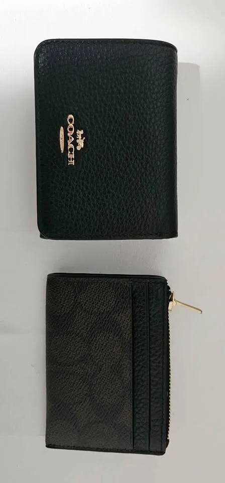 Coach card holder & wallet image indicator(3)