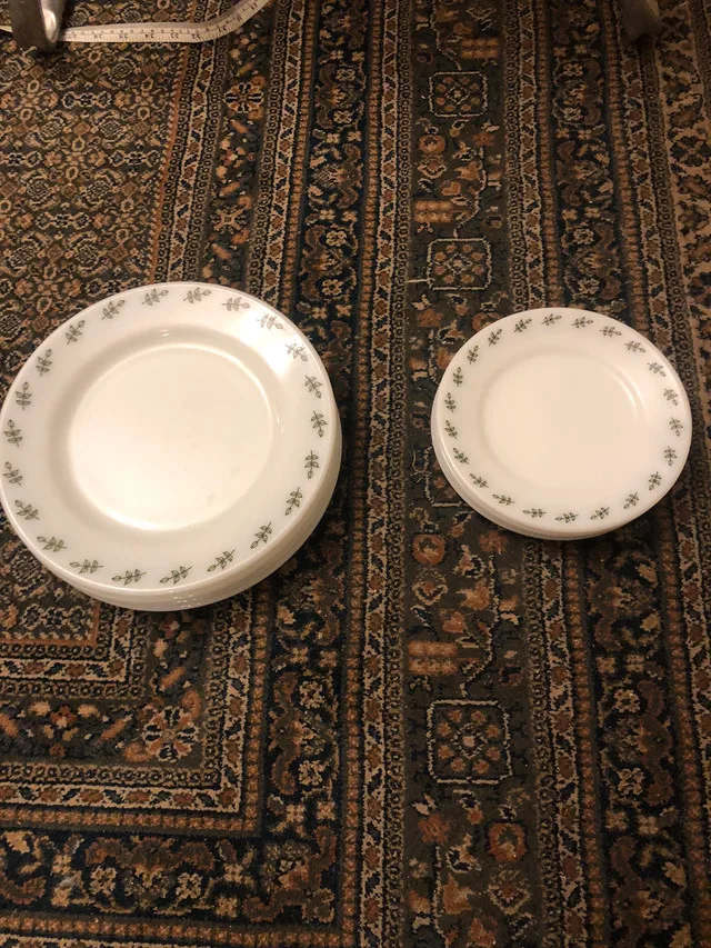 Pyrex Tablewear by Corning Green Leaf Pattern Plates thumbnail