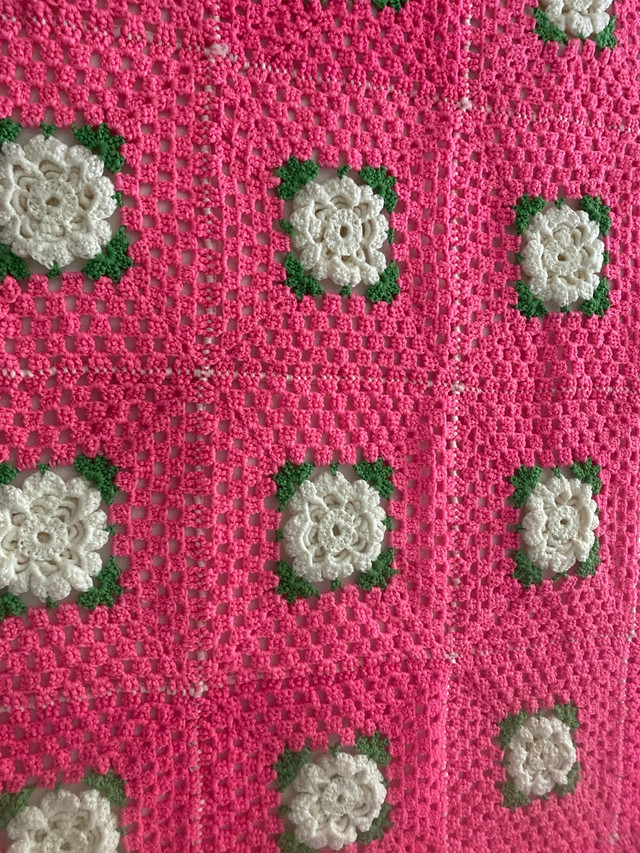 pink Floral Rosette Afghan Throw Wool Blanket - photo 2