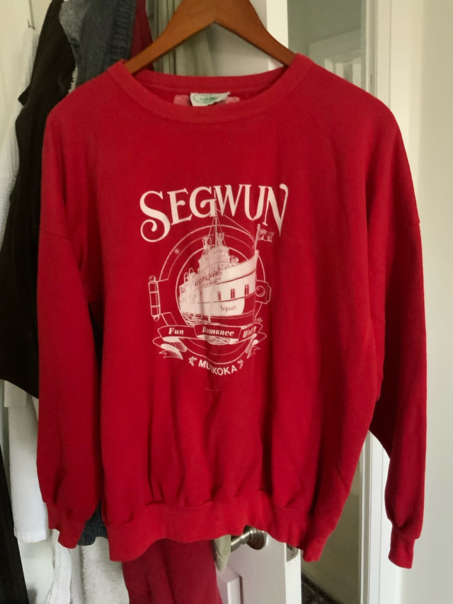 Ladies Segwun Muskoka Vintage Sweatshirt Size LARGE RED