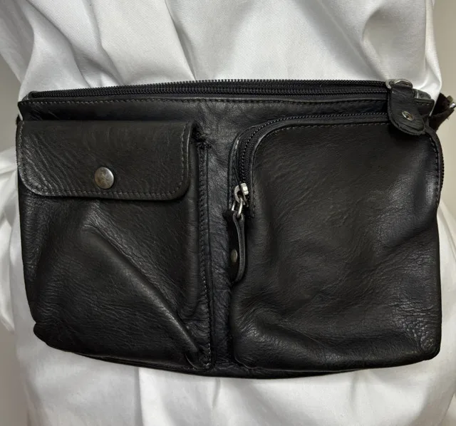 Roots Village Pack Cervino Black Leather Purse thumbnail