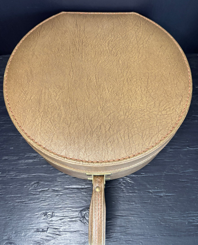 Vintage Train Travel Makeup Wig Case - photo 3