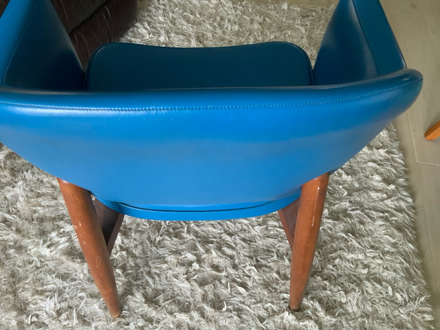 Vintage Simo-Johl Blue Leather Tub Curved Back Chair - photo 5