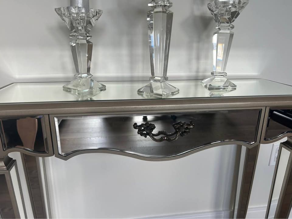 Mirrored entry way table - photo 2