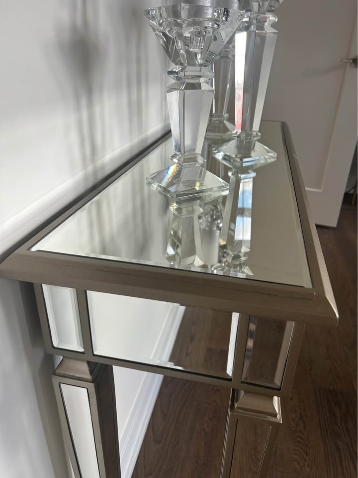 Mirrored entry way table - photo 4