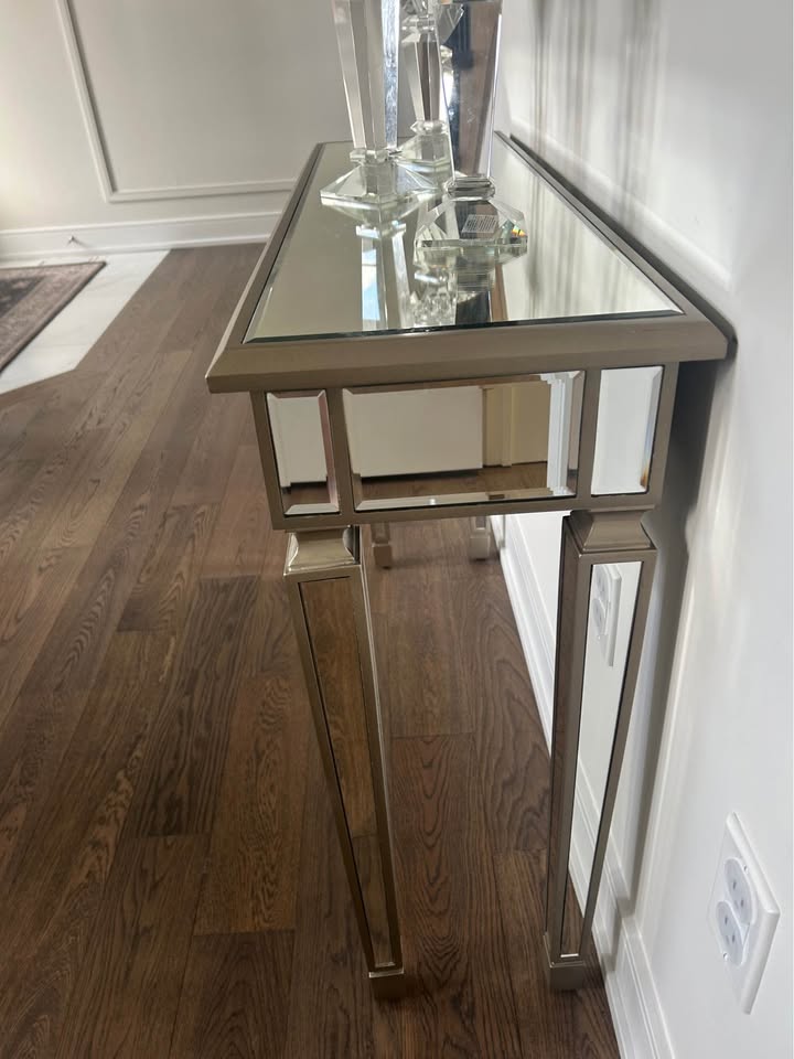 Mirrored entry way table - photo 5