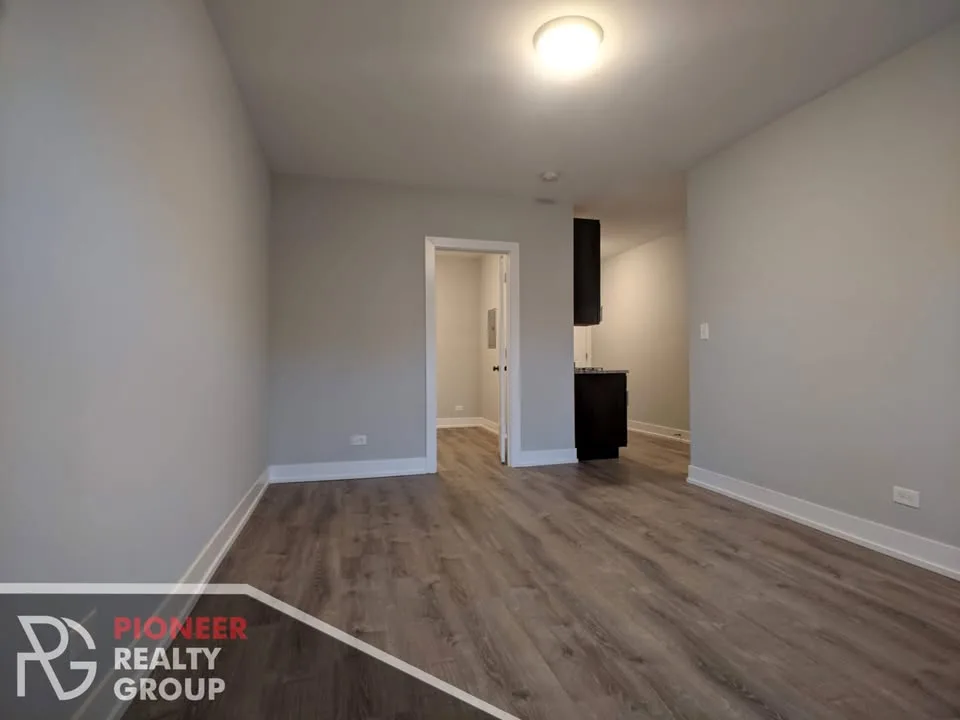 1 Bed 1 Bath Apartment image indicator(2)