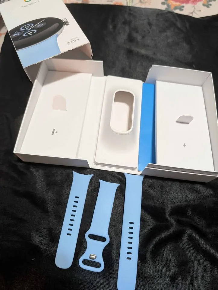 Pixel watch 2 box and bands for 25$ obo image indicator(2)