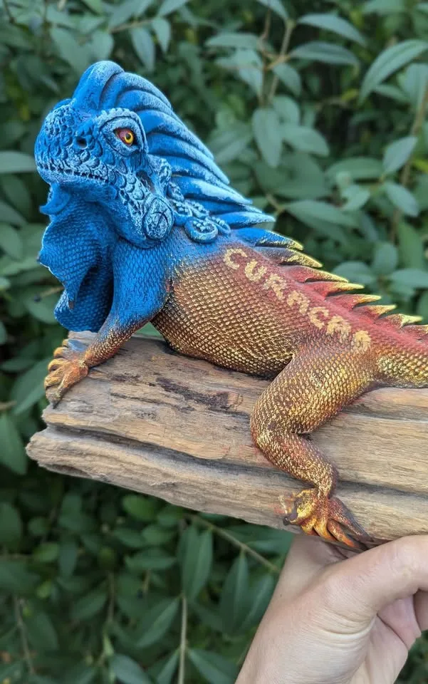 Colorful Curaçao Hand Painted Lizard Sculpture image indicator(4)