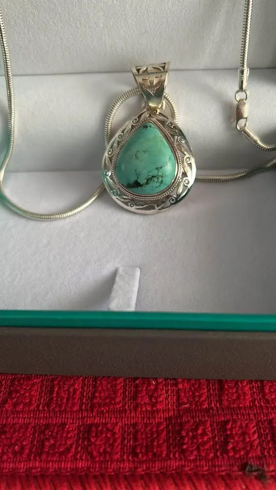 Turquoise/Silver Pendant Set image indicator(2)
