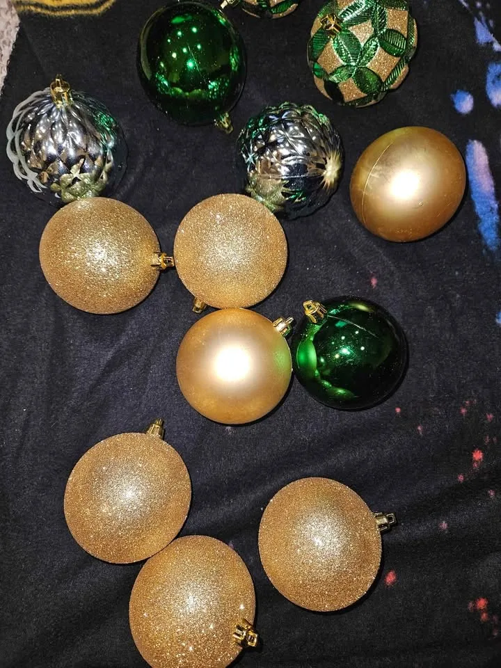 13 Shatter-Resistant Ornaments Brand New image indicator(3)