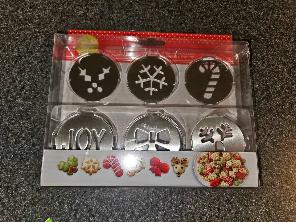 Wilton 6-Piece Fit Right Holiday Cookie Disc Set - brand new thumbnail