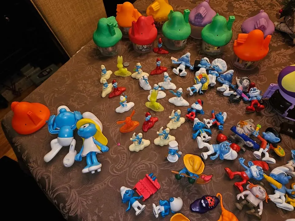 Large Smurfs Lot image indicator(2)