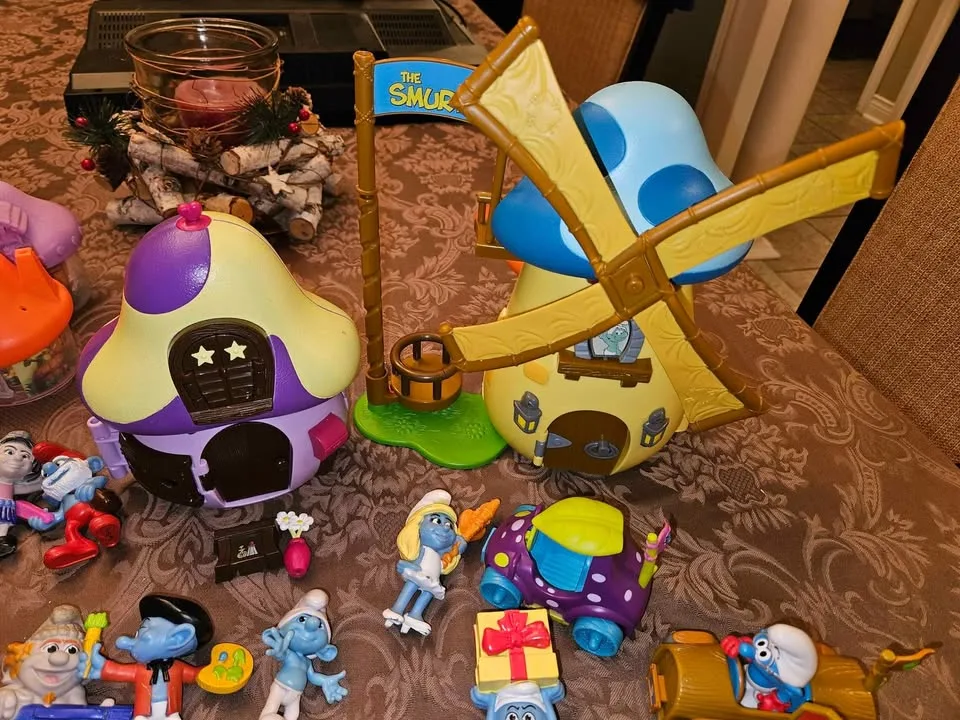 Large Smurfs Lot image indicator(5)