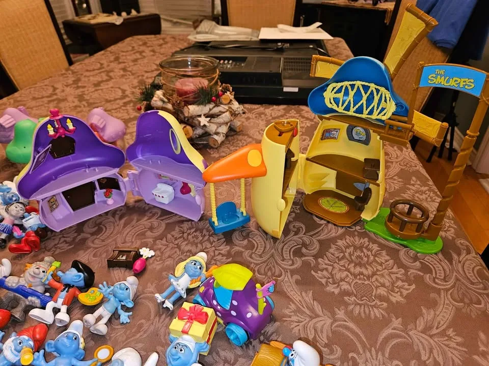 Large Smurfs Lot image indicator(6)