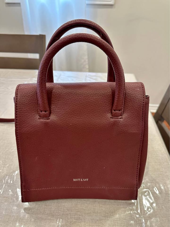 Matt & Natt Crossbody Bag