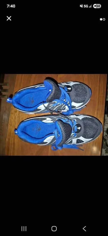 Running shoes - size 4 - brand new thumbnail
