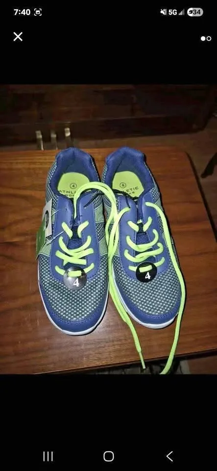Boys running shoes - brand new - size 4 thumbnail