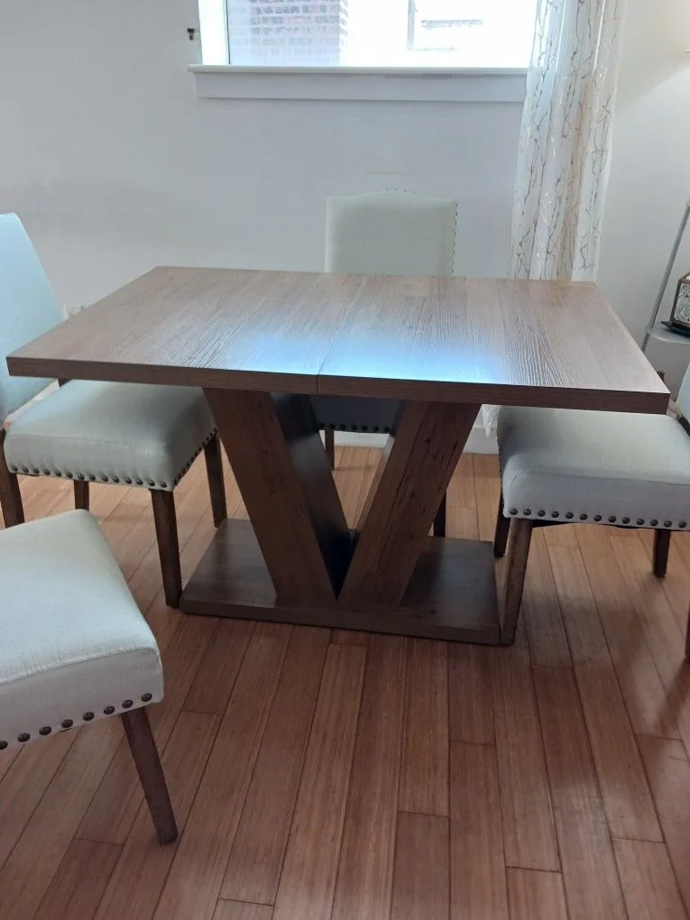 Modern 4PC Dining Set – Pickup/delivery (Price is negotiable) thumbnail