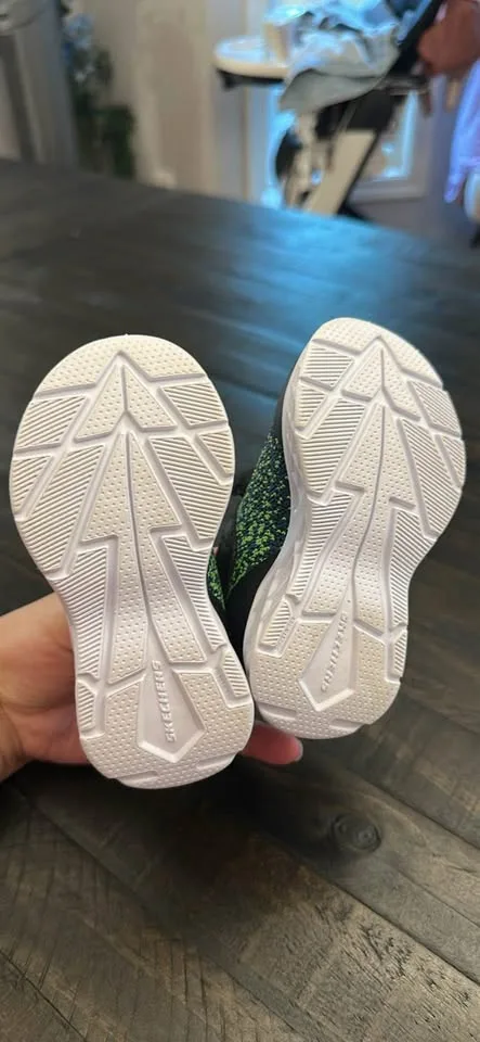 Sketchers Shoes (Toddler Size 5 Sneakers) image indicator(2)