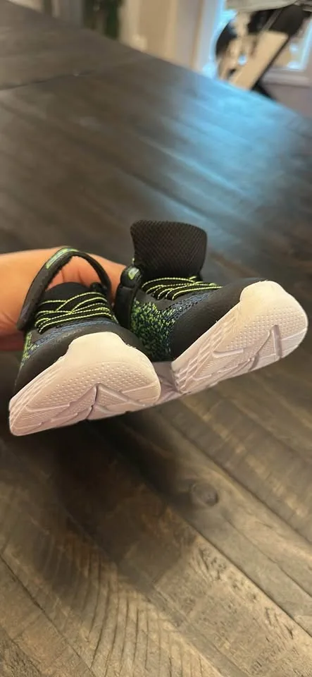 Sketchers Shoes (Toddler Size 5 Sneakers) image indicator(3)