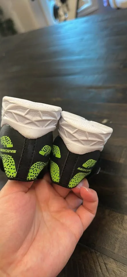 Sketchers Shoes (Toddler Size 5 Sneakers) image indicator(4)