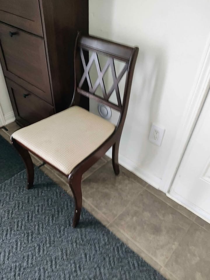 2 Children dining chairs - photo 2
