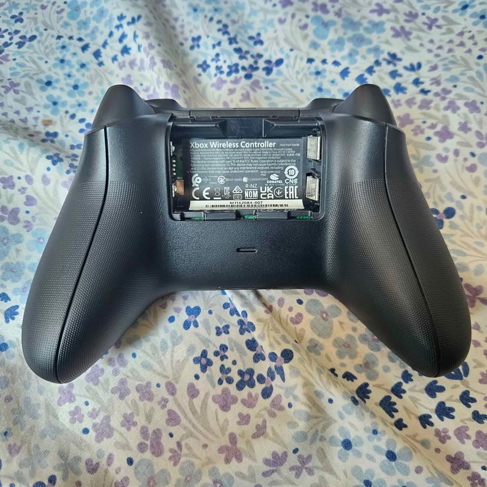 Xbox Series S/X controller — Bluetooth Enabled - photo 3
