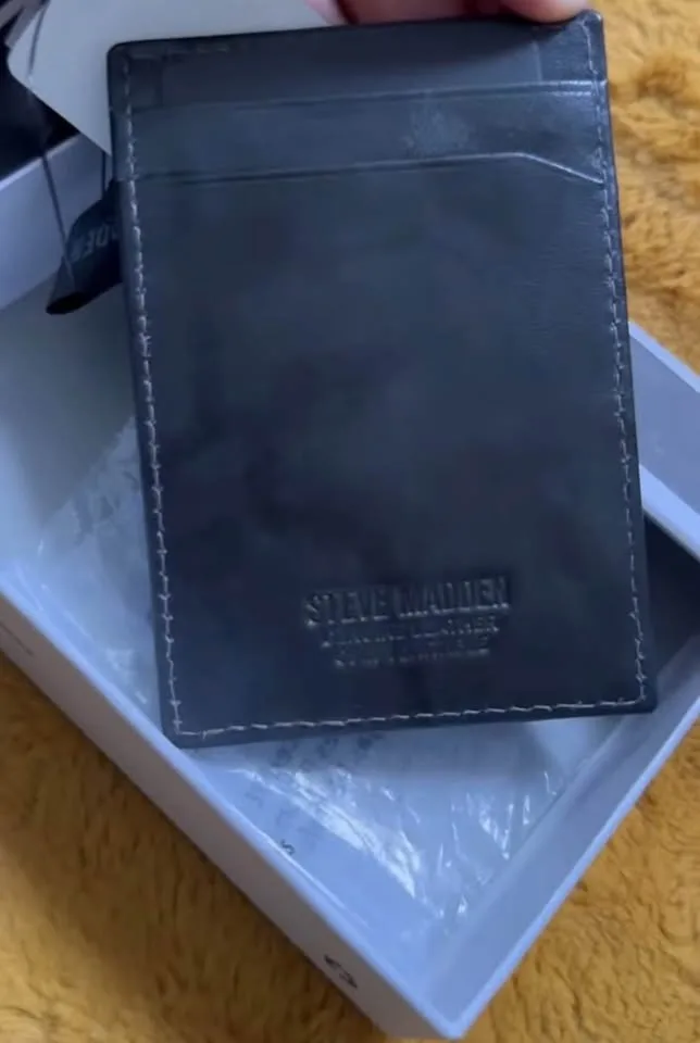 Steve Madden Leather Wallet – Brand New & Stylish! image indicator(3)