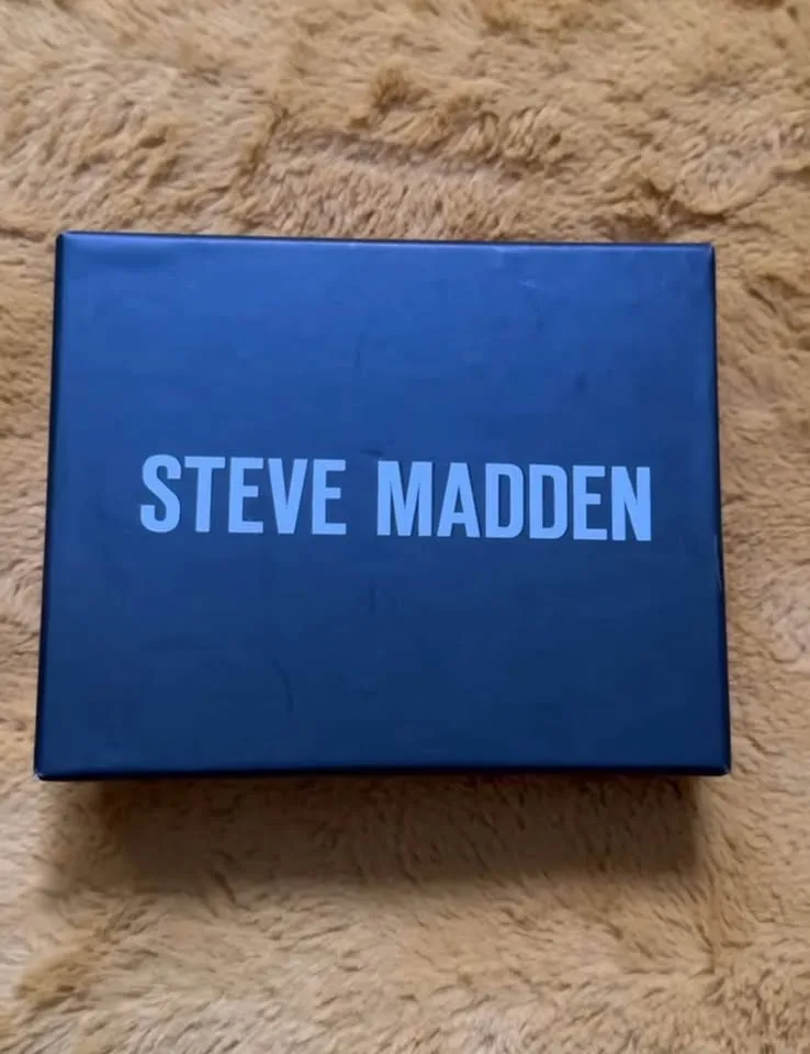 Steve Madden Leather Wallet – Brand New & Stylish! image indicator(5)