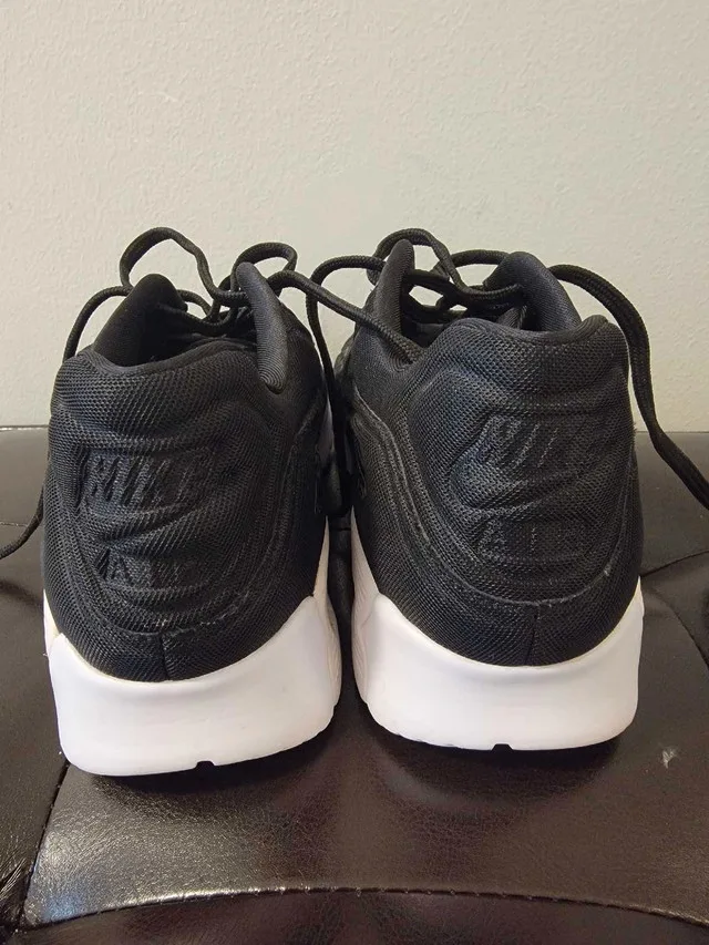 Nike Air Max 90 Ultra Plush Woman's US8.5 **Like New** image indicator(2)