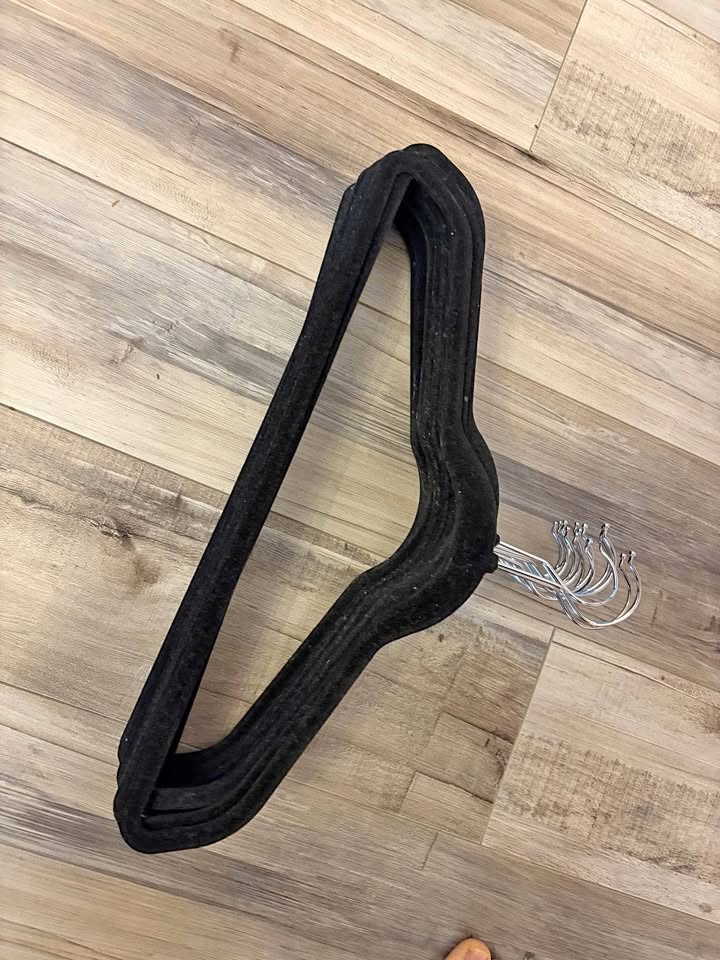 25 hangers set- Move out sale