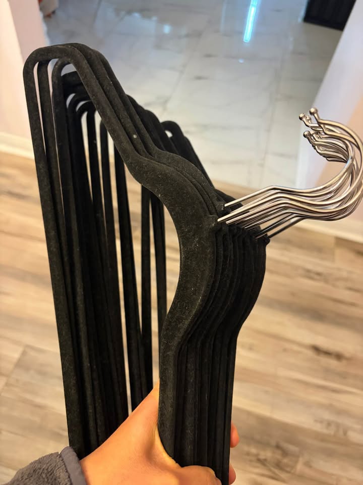 25 hangers set- Move out sale - photo 2