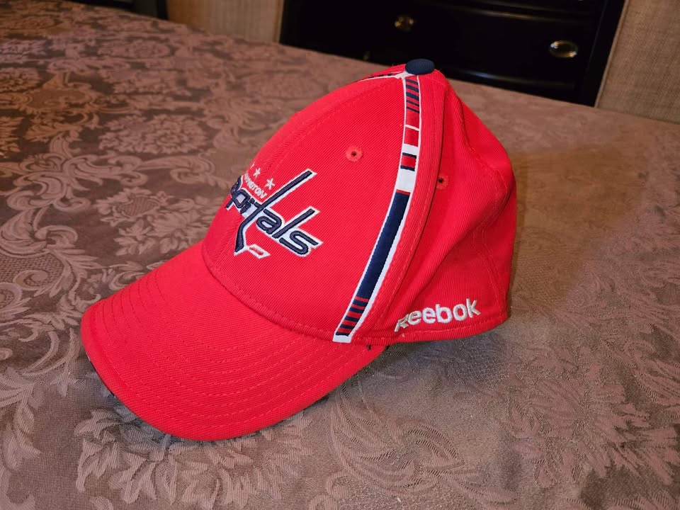 Washington Capitals NHL cap/hat - adult small - photo 2