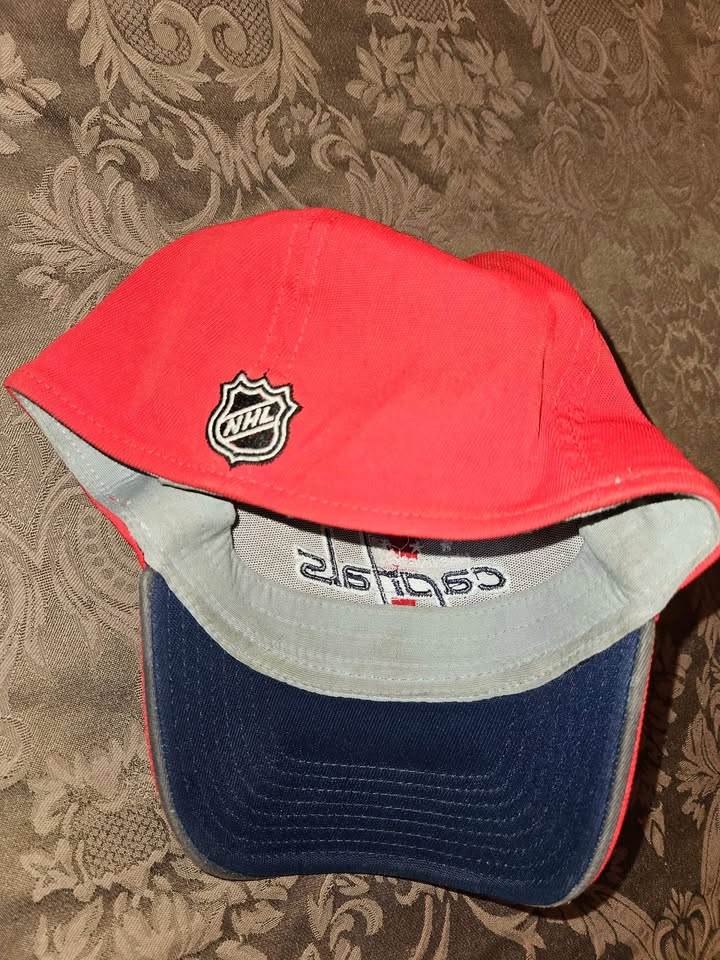 Washington Capitals NHL cap/hat - adult small - photo 4